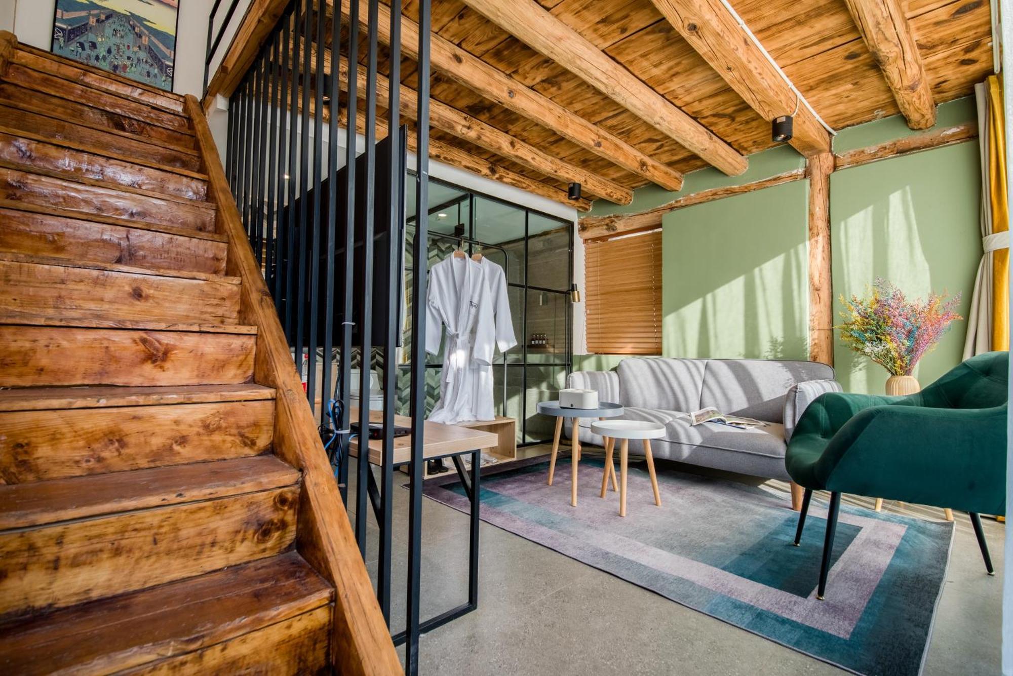 No Flowers Boutique Hostel Куньмин Экстерьер фото